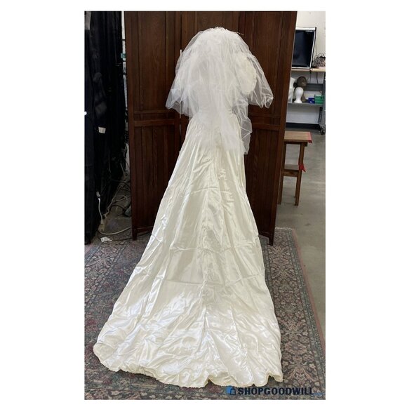 Alfred Angelo Vintage Wedding Dress and Veil - Picture 6 of 10